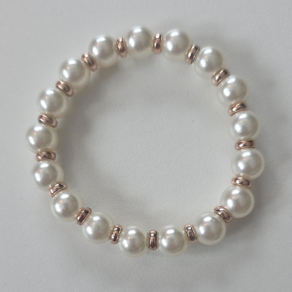 Pearl Bead Bracelet with Gold Accents - Picture 3 of 3